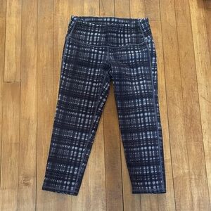 3/$20 bundle!!! Athleta Black and Gray cropped Patterned Leggings